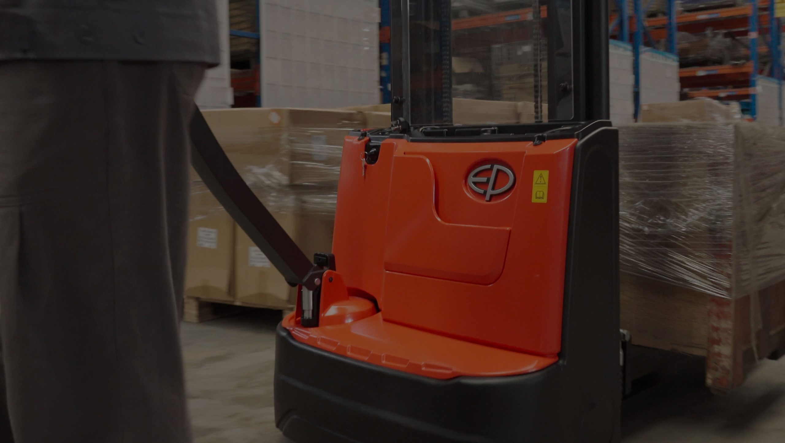 Stacker Elétrico ESA121 – 1.2T até 4.1m